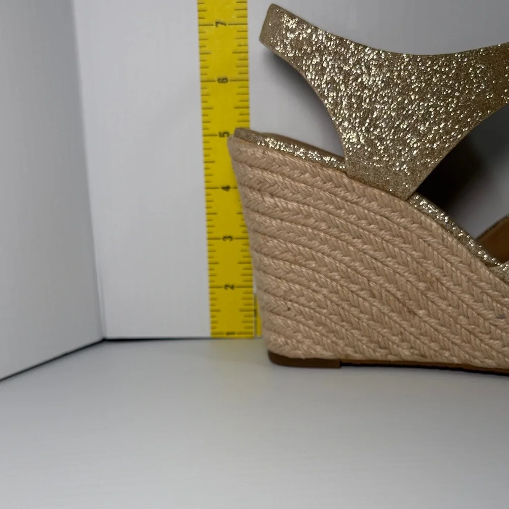 Micheal kors size 8 Sparkling Gold 5”  Wedge zip up‎ Sandals fc5. Stunning!!!